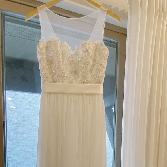David’s Bridal A-Line Wedding Dress - Picture 2 of 7